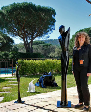 Sara Dora Attente Grenouille XL et l'artiste